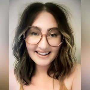 Meet your Posher, Elissa